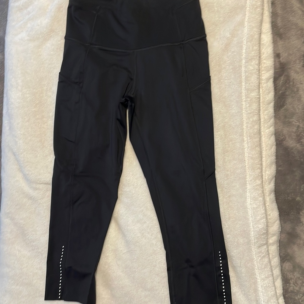 Lululemon high rise fast and free 19” cropped leggings size 6.